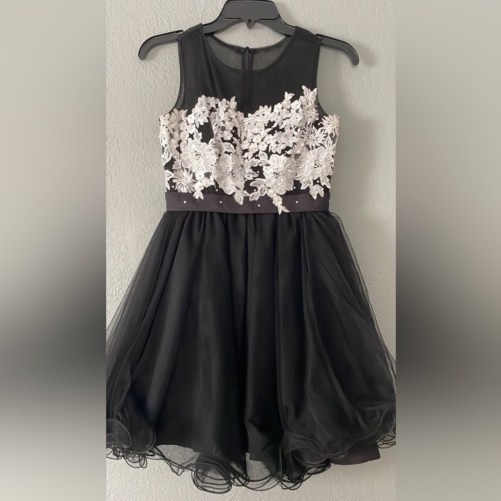Black and White Dress Size XS